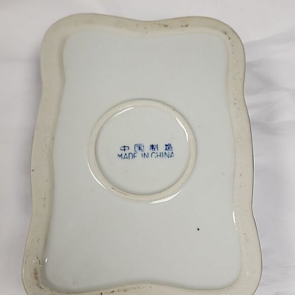 Chinoiserie Vintage Lidded Box with Traditional Chinese Water Landscape - Picture 9 of 10